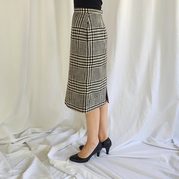80s/90s‎ Black and White Houndstooth Wool Blend Pencil Skirt - Picture 2 of 6